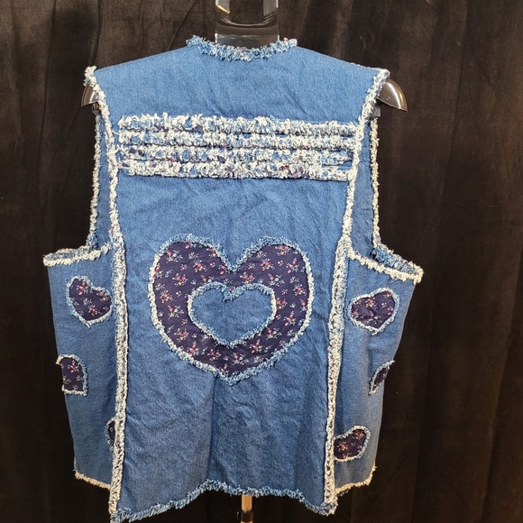 Kitschy Vintage Denim Vest with Heart Accents - Picture 5 of 9